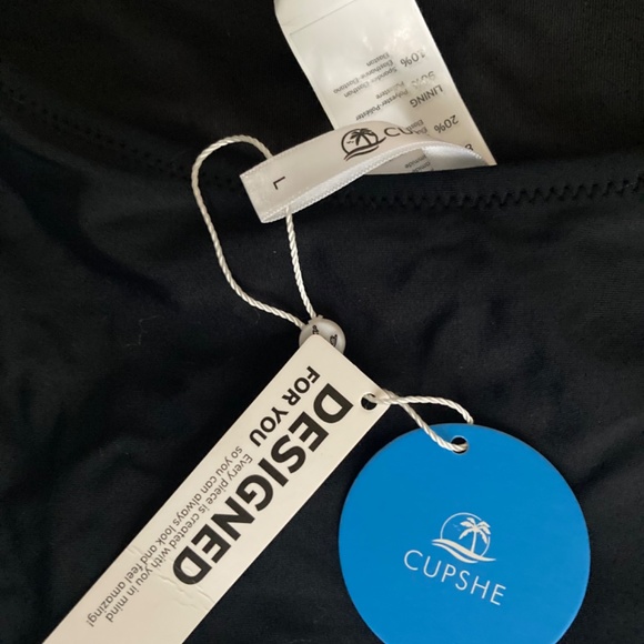 Cupshe slimming one piece swimsuit - Picture 2 of 3